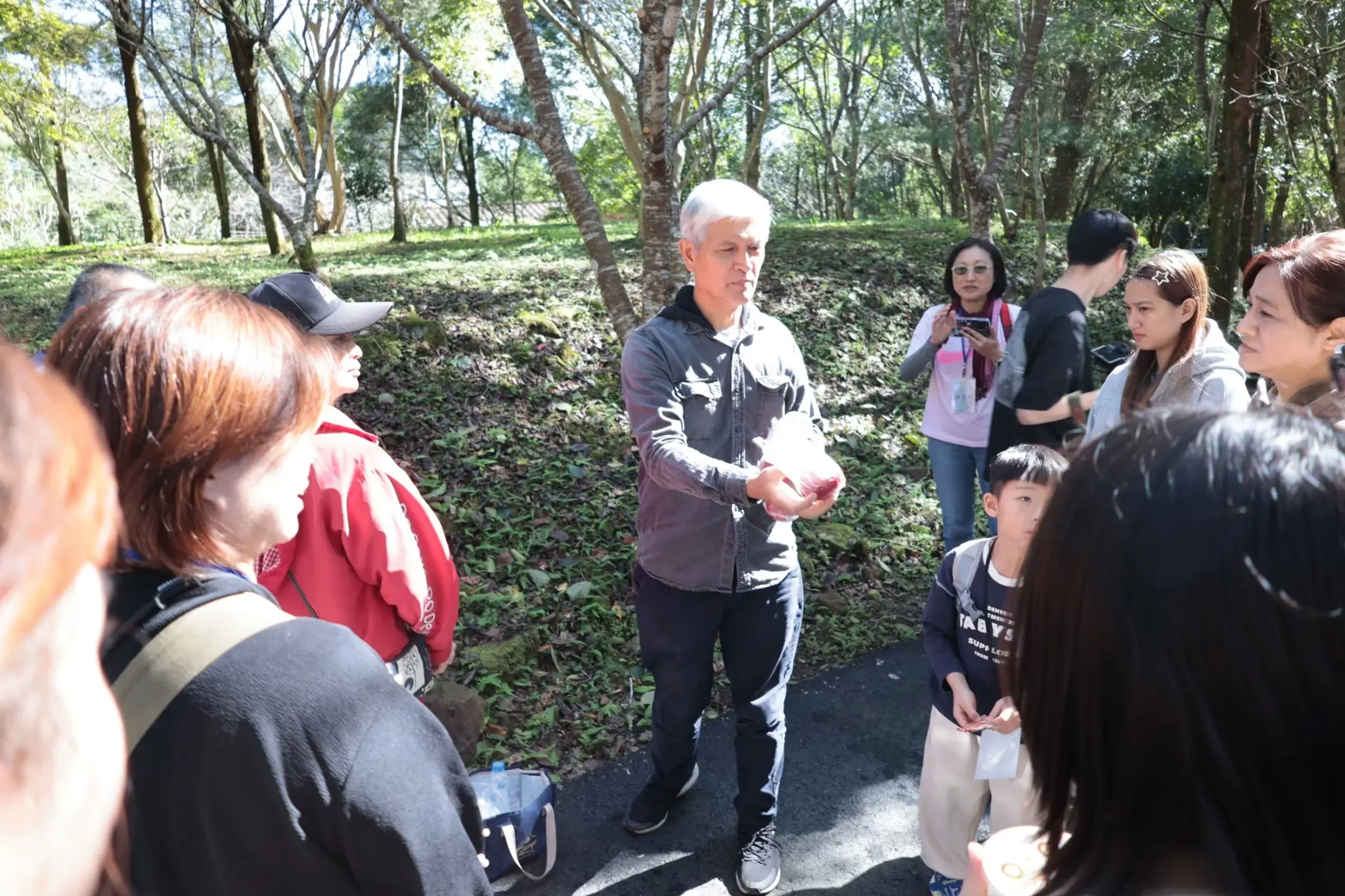 合作社發起人親自講解給來訪客戶